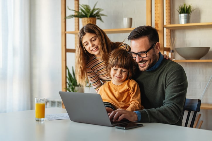 PROTEGER SA FAMILLE CONTRE LES FRAUDES EN LIGNE - CREDIT PLUS SUR